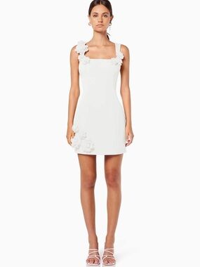Elliatt | Dresses | Nwt Elliatt Octavia Puff Sleeve White Dress With Gold  Detail | Poshmark